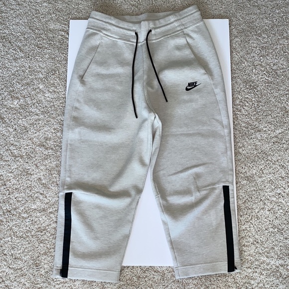 Nike Sportswear Cropped Sweatpants - Picture 3 of 8